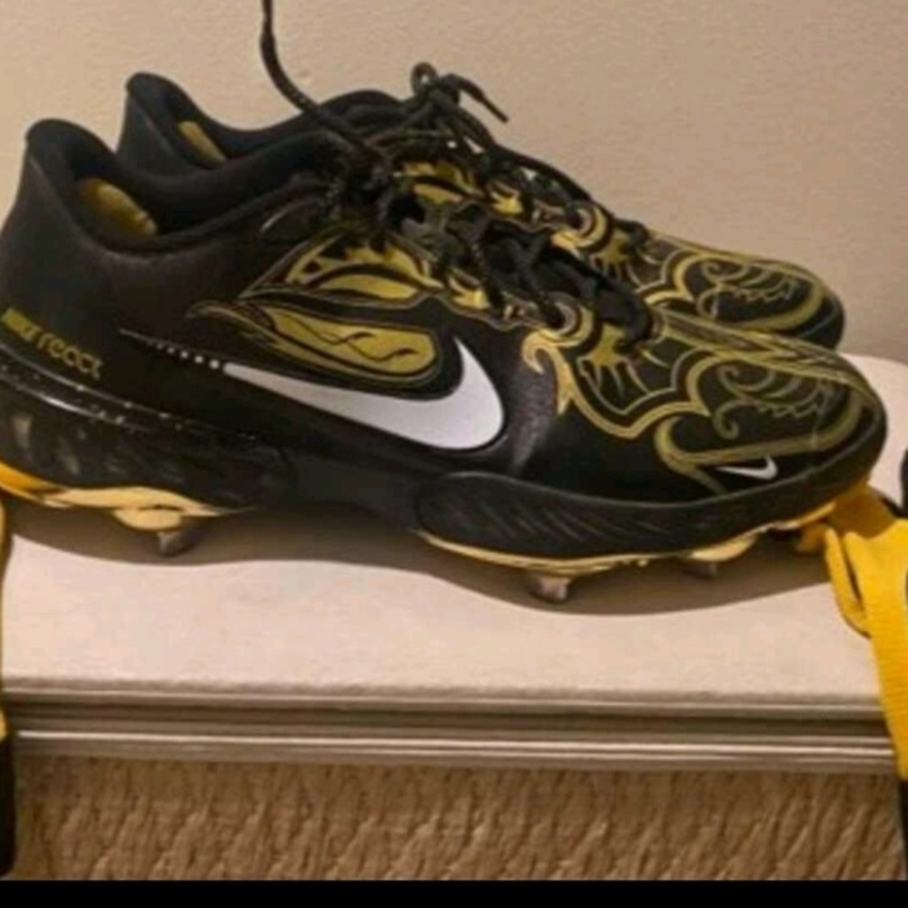 NEW Nike Alpha Huarache Elite 3 Mens Cleats Black/Gold